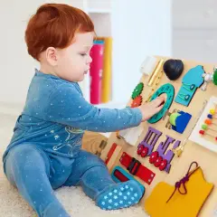 Tablica sensoryczna dla niemowlaka - jak wspiera rozwój dziecka?