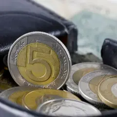 Ile wynosi zasiłek pielęgnacyjny na dziecko? Sprawdź aktualne stawki