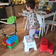 Sensoryczny tor przeszkód: jak wspiera rozwój dziecka w zabawie