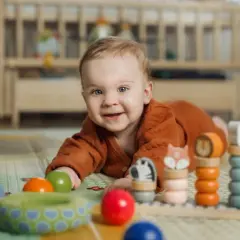 Zabawy sensoryczne dla 6 miesięcznego dziecka, które wspierają rozwój