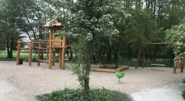 Na czym postawić plac zabaw, aby zapewnić bezpieczeństwo dzieciom?